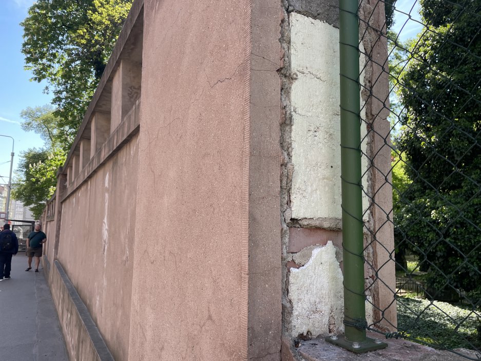 Oprava zdi stála před pár lety zhruba 30 milionů korun