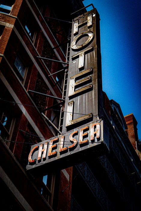 Kultovní hotel Chelsea, ve kterém žila řada celebrit, spisovatelů a filmařů.