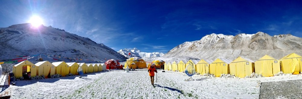 Pohled na základní tábor pod Everestem v Číně ovládaném Tibetu (snímek z roku 2020).