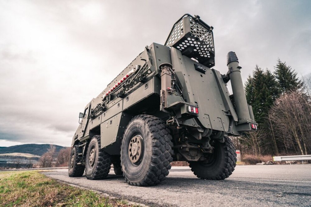 Titus je nové obrněné vozidlo 6×6. Vzniklo ve spolupráci francouzské firmy Nexter Systems, která vyvinula bojovou nástavbu, a české firmy Tatra Trucks, jež dodává podvozek.