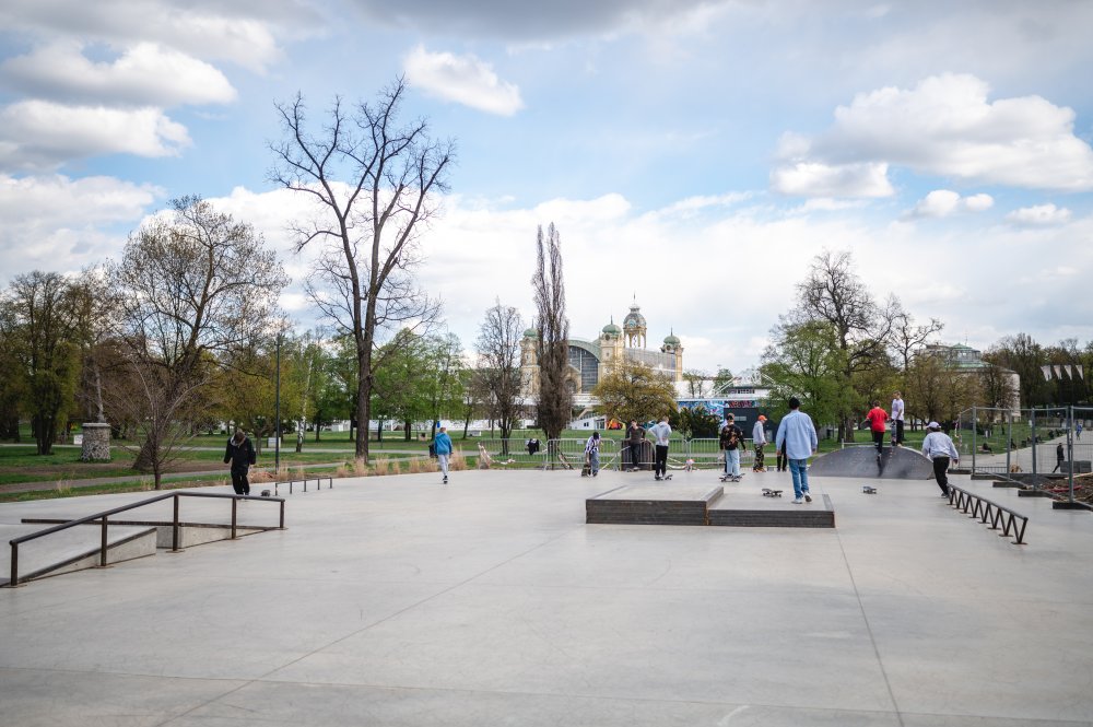 V dubnu letošního roku byla dokončena multifunkční plocha zahrnující skatepark.  