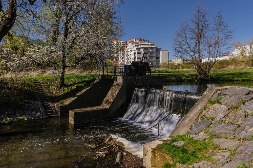 Vzniknout by mohla i nová lávka přes Botič.