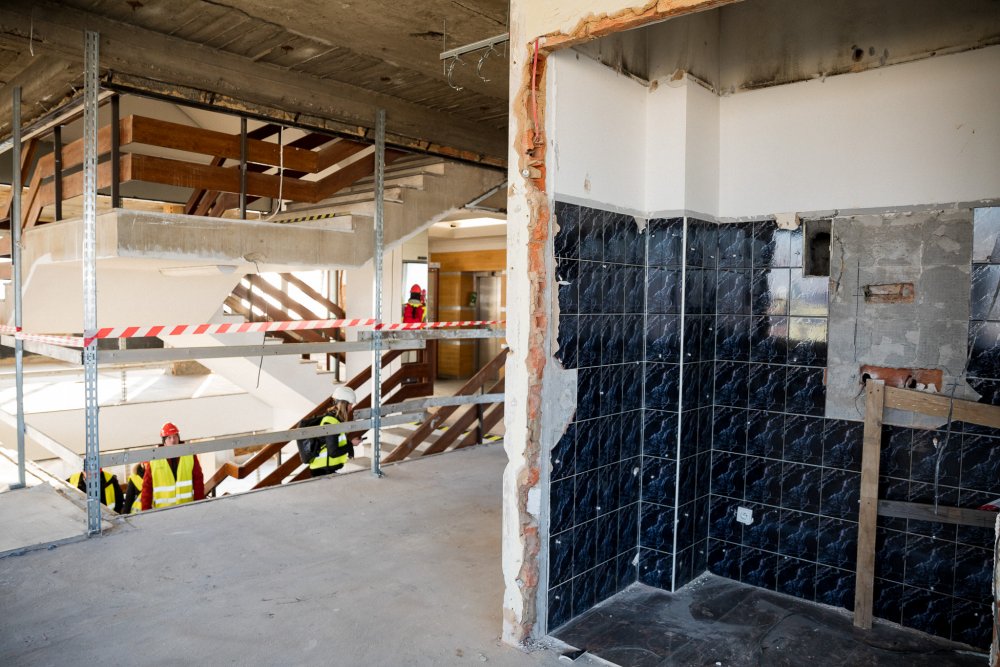 Majitel Mercurie provádí tak zvanou remolici, tedy šetrnou demolici. Budovu postupně rozebírá a hledá pro veškerý materiál další uplatnění, a to od nábytku až po železobetonové konstrukce. Část betonu bude použita i na výstavbu nového objektu. 