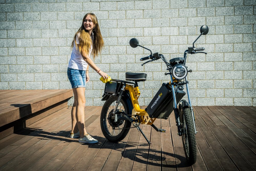Malý motocykl, který připomíná bytelnější verzi známé babetty, už získal homologaci