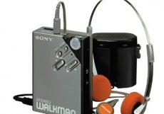 Druhá generace walkmanů Sony nesla označení WM-2, na trh přišla v roce 1981. Nový model byl mimo jiné výrazně lehčí.