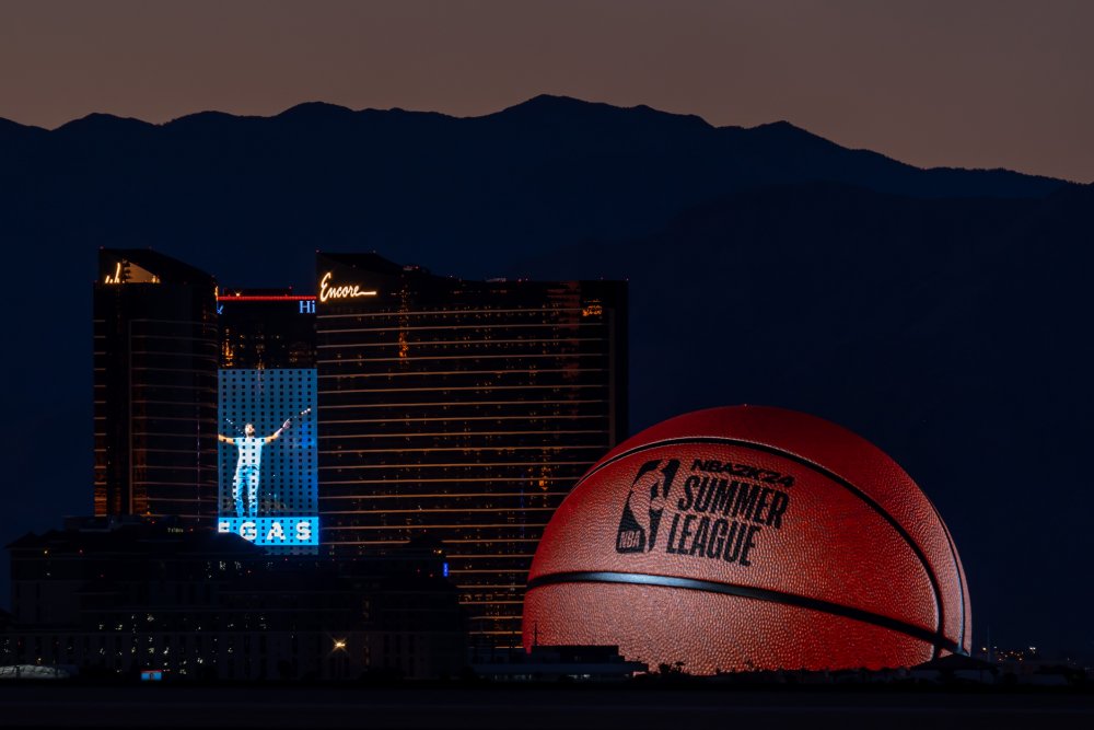 Nasvícení arény u příležitosti zahájení NBA Summer League