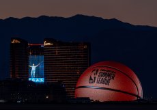 Nasvícení arény u příležitosti zahájení NBA Summer League