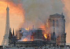 Světoznámou architektonickou a církevní památku v srdci Paříže zachvátily plameny 15. dubna 2019. Oheň se rozšířil v krovu a pohltil rozsáhlé části středověké budovy. Příčina požáru ještě nebyla zcela objasněna. Katastrofu mohla způsobit závada v elektroinstalaci nebo nedopalek cigarety. 