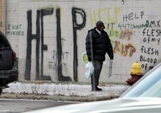 Atmosféra v ulicích Detroitu před vyhlášením bankrotu.