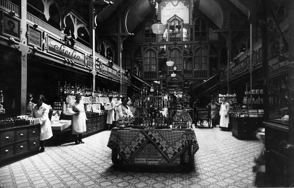 První obchod Casino v Saint-Etienne. Snímek z roku 1898