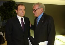 Jean-Charles Naouri (vlevo) se stává hlavním akcionářem Groupe Casino. Na snímku s tehdejším šéfem Casina a vnukem zakladatele Antoinem Guichardem