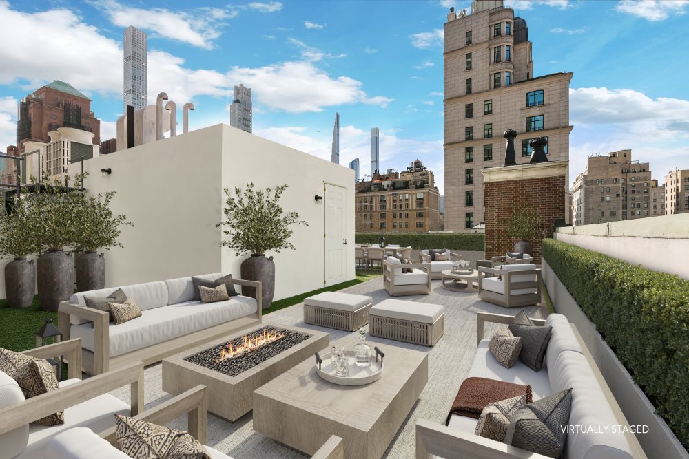 Dům nabízí i 325 metrů venkovní plochy včetně střešní terasy s výhledem na Manhattan.