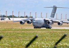 Transportní letoun C-17 Globemaster americké armády dosedl na přistávací plochu náměšťské základny dnes okolo poledne. 