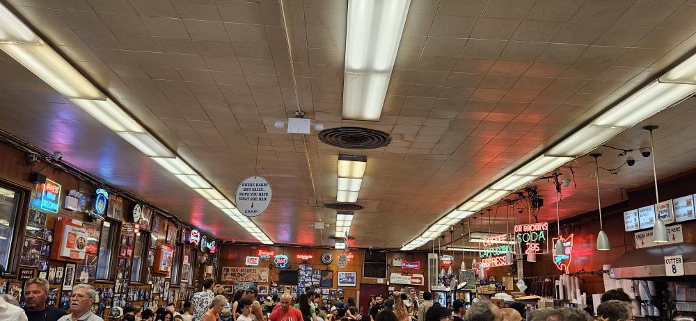 Katz´s Delicatessen se už za 135 let svého trvání stal nepochybně americkým fenoménem.