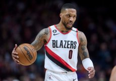 Na nejvíce peněz během sezóny si přijde Damian Lillard z týmu Portland Trail Blazers. Vydělá si celkem 60,9 milionů dolarů