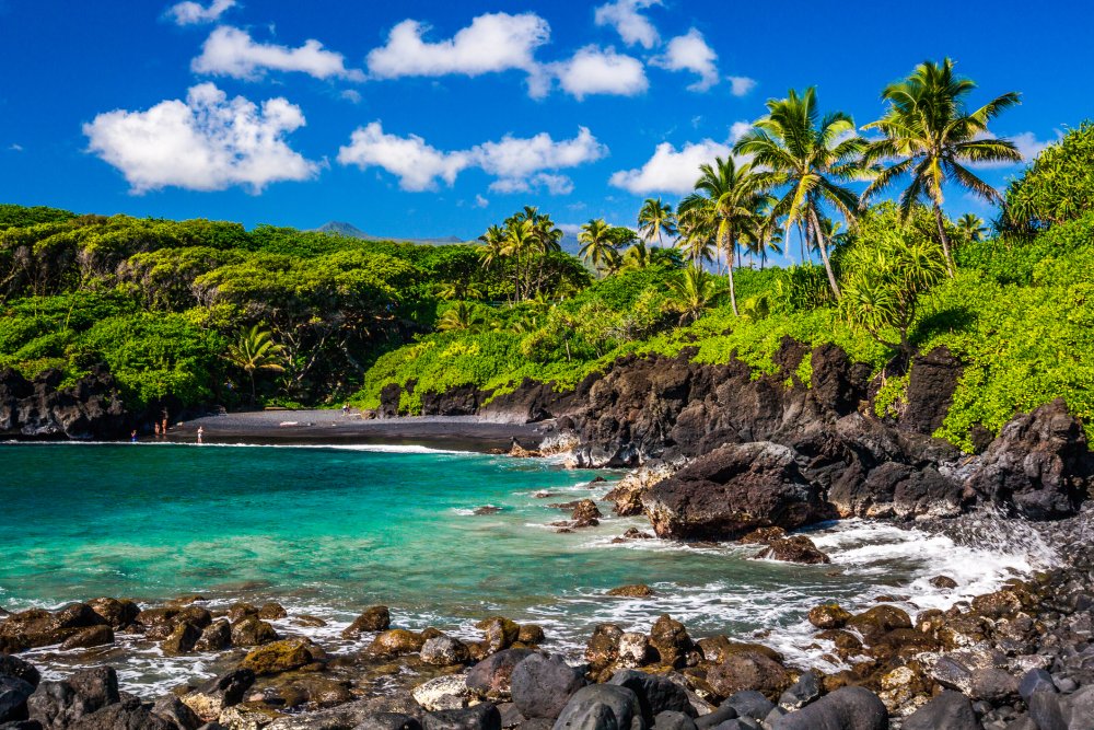 5. místo - Maui, Hawaii (USA). Zpět do exotiky. Noc v hotelu přijde čtyřčlennou rodinu na 1474 dolarů, více než 32 tisíc korun. Turisté na ostrově utratí za den v průměru 1082 dolarů, tedy zhruba 23700 korun. Nejlevnější není ani jídlo. Za jeden den vyjde návštěvníky na zhruba sto dolarů, tedy více než dva tisíce korun. 