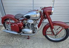 Motocykl Jawa 500 OHC 01 z roku 1955 se vydražil za 715 tisíc korun