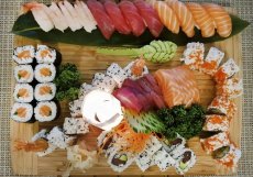 Tuňák je v gastronomii velmi oblíben. Sushi a sashimi z tuňáka je pohlazením pro všechny milovníky těchto rybích syrových pochoutek.