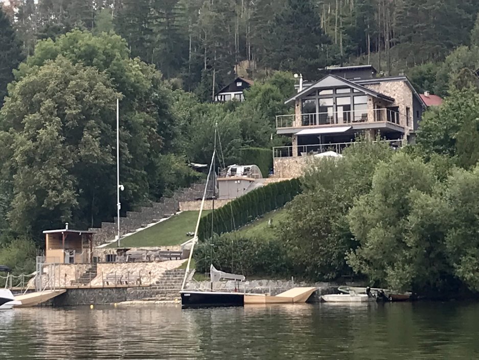 Ceny u tradiční chatek, "orlích hnízd", padají. V případě těch luxusních to tak není.