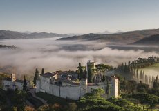 Středověký areál přestavený na luxusní butikový hotel se nachází v italském regionu Umbrie, na půl cesty mezi Římem a Umbrií.