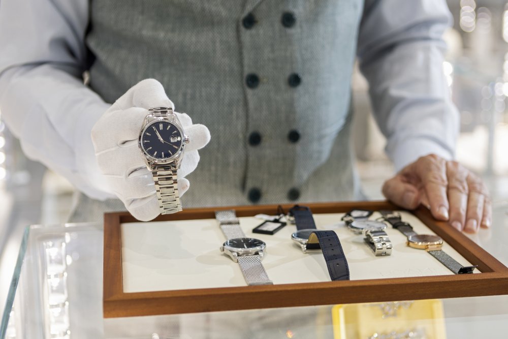 Index AMR Warch vzrostl u luxusních hodinek letos o 10 procent, stejně tak v přímo i v případě snad nejslavnější hodinkové značky Rolex.