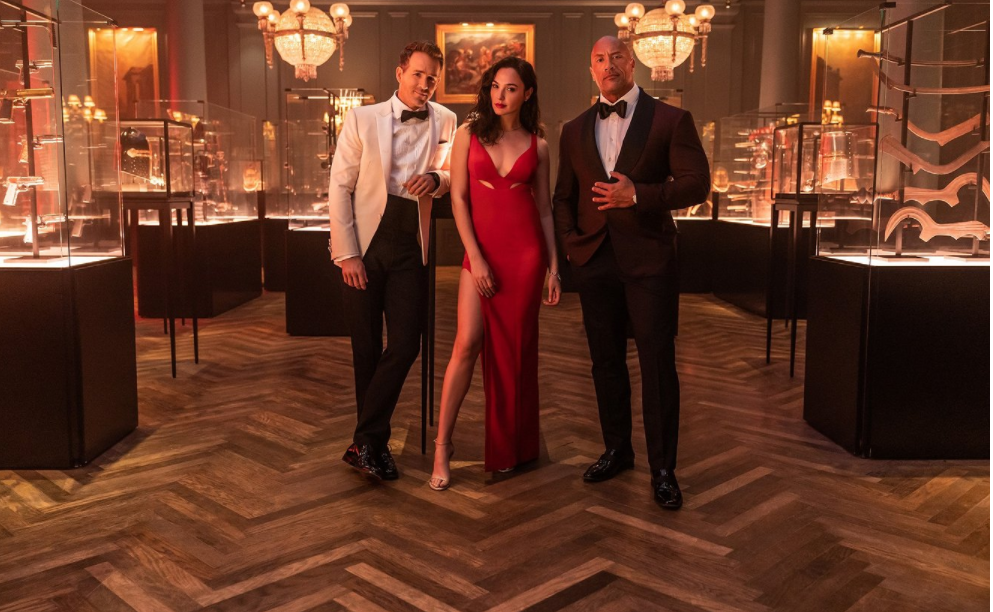 Dwayne Johnson (vpravo) si za film Red One přišel na honorář ve výši 50 milionů dolarů.