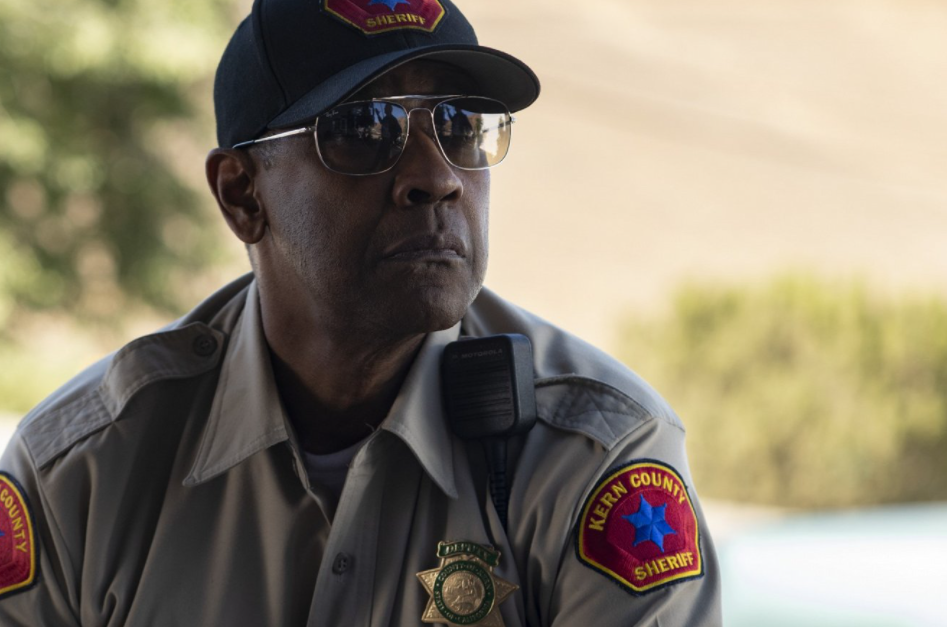 Danzel Washington ve filmu Střípky. Za roli šerifa si odnesl 40 milionů dolarů.