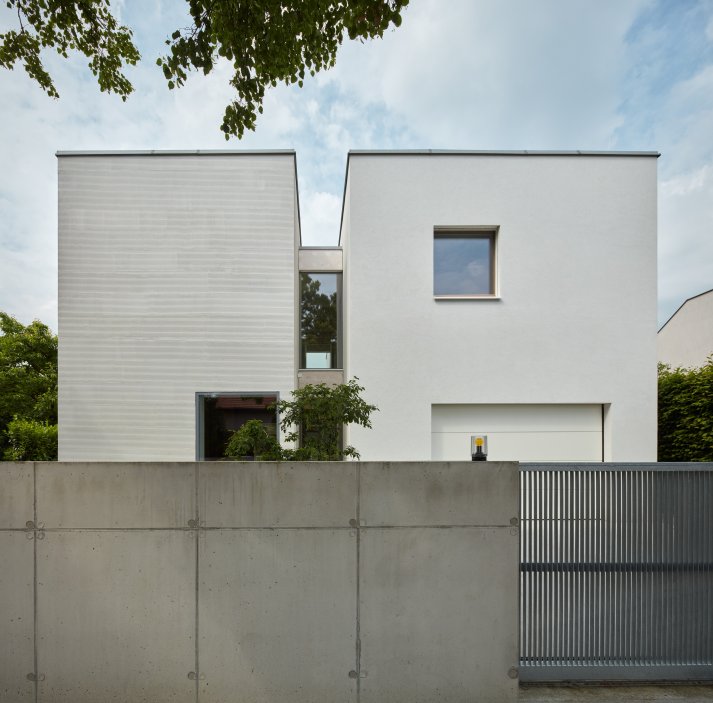 Rodinný dům na Praze 4 navrhlo pražské architektonické studio SOA architekti.