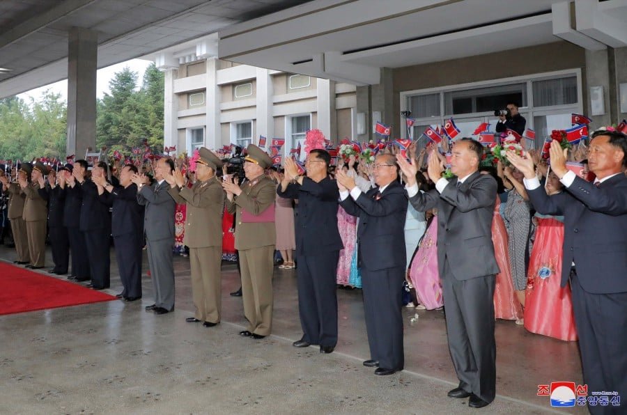 Kim Čong-un odjíždí do Ruska, rozloučení na nádraží 11. září 2023.