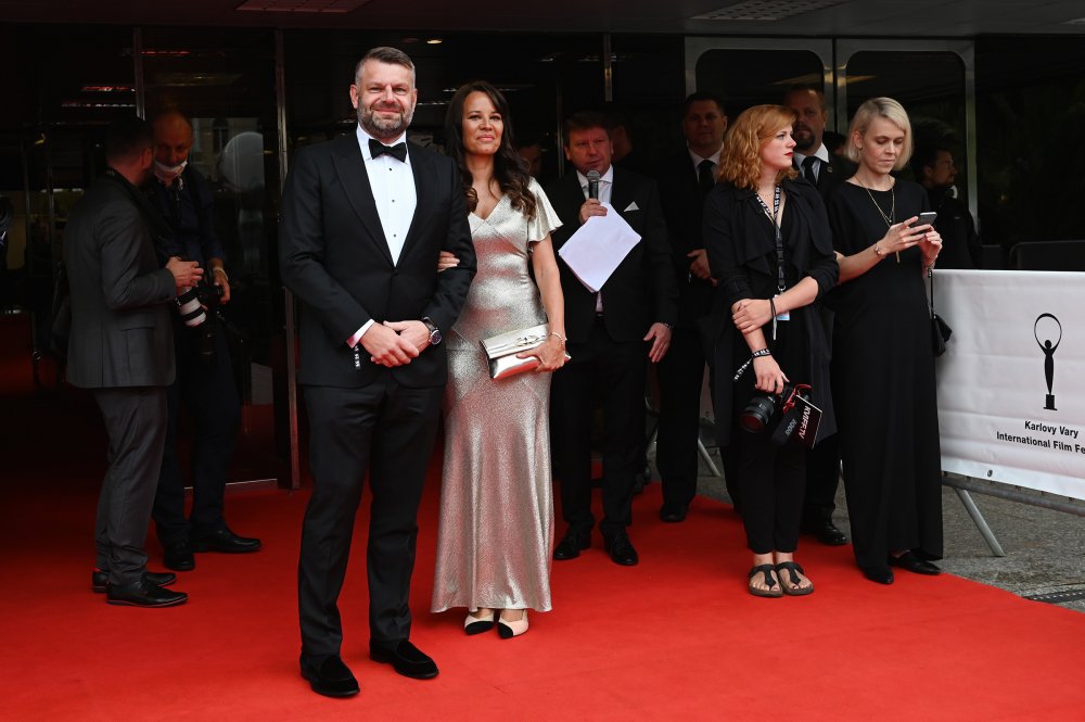 Slavnostního zakončení se zúčastnil také člen představenstva investiční skupiny DRFG Břetislav Hrabě se svou partnerkou Monikou Stokláskovou 