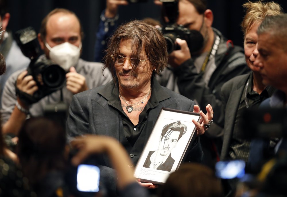Johnny Depp ve Varech představil dva filmy, jedním z nich je biografický snímek o irském zpěvákovi Shaneu MacGowanovi