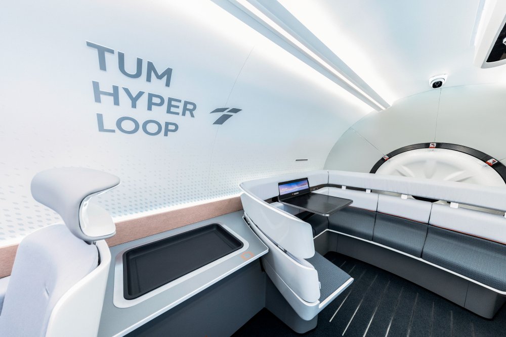 Interiér hyperloopu od společnosti TUM Hyperloop, za nímž stojí Technická univerzita Mnichova.