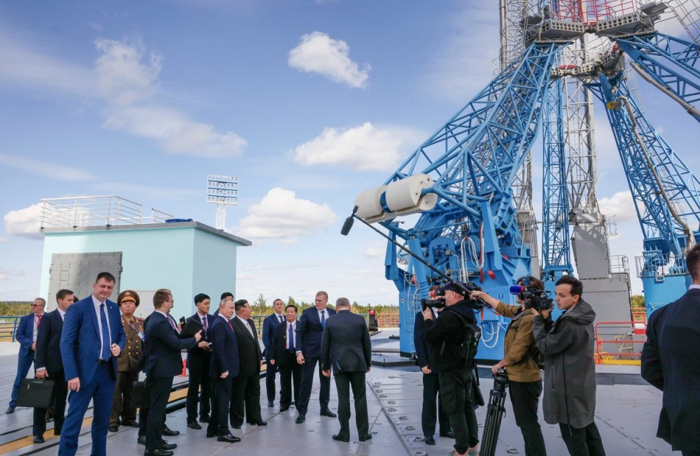 Kim Čong-Un a Putin se sešli na kosmodromu na ruském Dálném východě