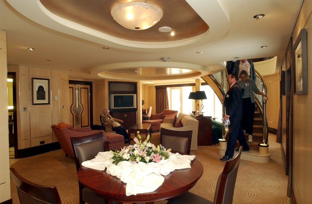 Mezonetová kajuta v jedné z nejdražších částí Queen Mary 2 zvané Balmoral Suite.