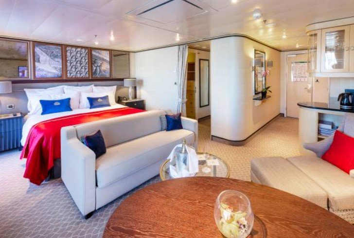 K větším kajutám patří Queens Suite se 47 metry čtverečními.