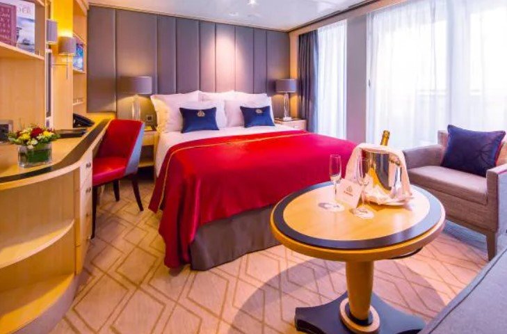 Luxusnější apartmá Princess Suite nabízí 35 metrů čtverečních a šampaňské v ceně.