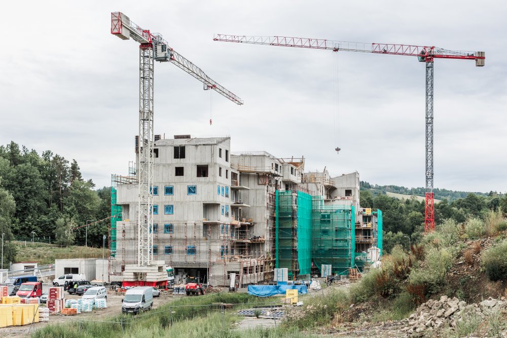 Apartmánový dům by měl být hotový do konce roku 2023. 