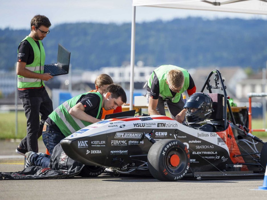 Studenti ETH Zurich a University of Lucerne postavili elektromobil, který má zrychlení větší než gepard či vozy formule 1.
