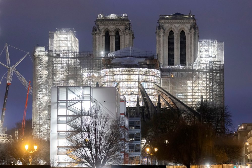 Katedrála Notre-Dame se znovu otevře veřejnosti v roce 2024