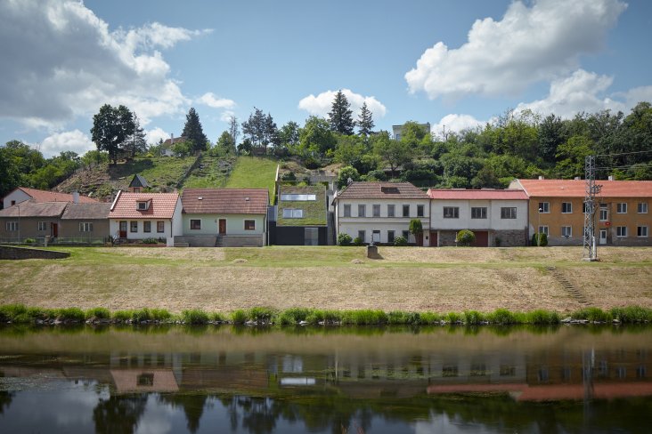 Kuba & Pilař Architekti: Rodinný dům v údolí Dyje