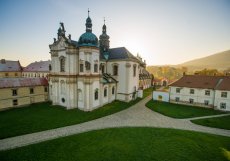Kostel Nanebevzetí pany Marie v Oseku, barokní perla severních Čech, byla v dezolátním stavu. Výsledek rekonstrukce zaujal odbornou porotu a projekt získal ocenění v kategorii rekonstrukce.