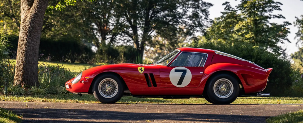 Ferrari 330 LM/250 GTO Scaglietti z roku 1962 se prodalo za astronomických 42 milionů liber