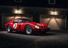 Ferrari 330 LM/250 GTO Scaglietti z roku 1962 se prodalo za astronomických 42 milionů liber