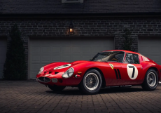 Ferrari 330 LM/250 GTO Scaglietti z roku 1962 se prodalo za astronomických 42 milionů liber