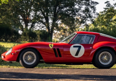 Ferrari 330 LM/250 GTO Scaglietti z roku 1962 se prodalo za astronomických 42 milionů liber