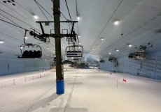 uvnitř nejslavnější zastřešené sjezdovky na světě - Ski Dubai